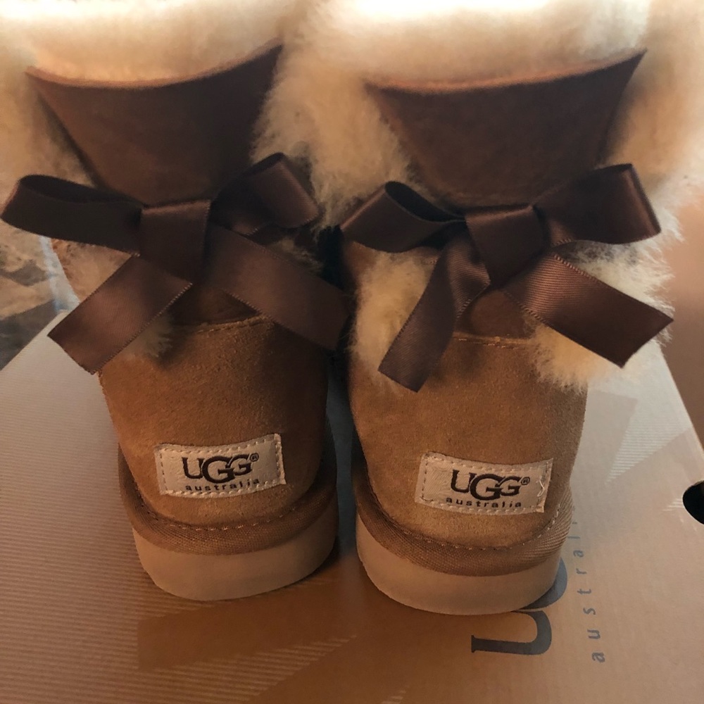MINI BAILEY BOW TIE UGGS
